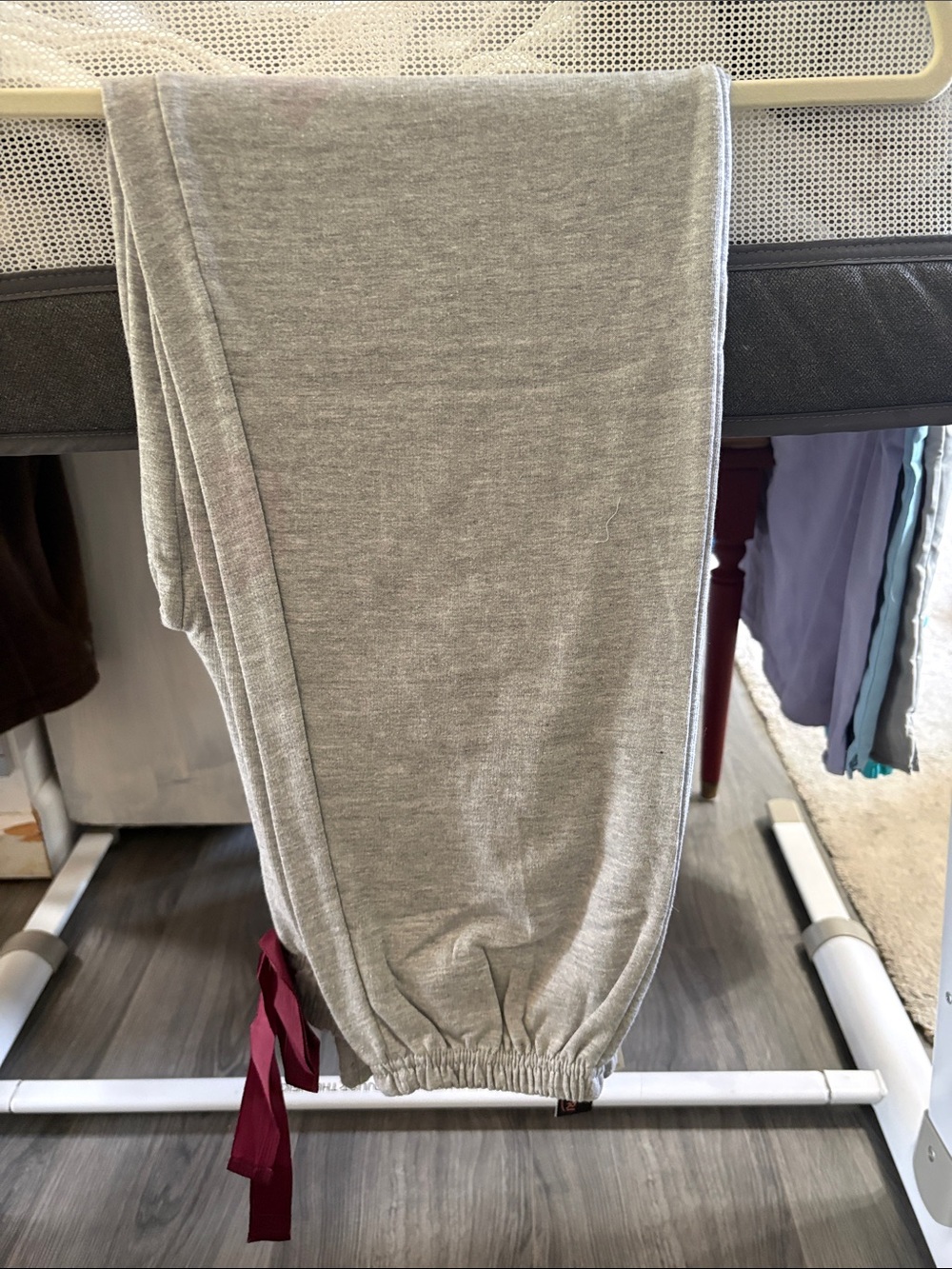 Nina Capri Heather Gray Pants with Coral & Plum Mandala - Picture 4 of 11